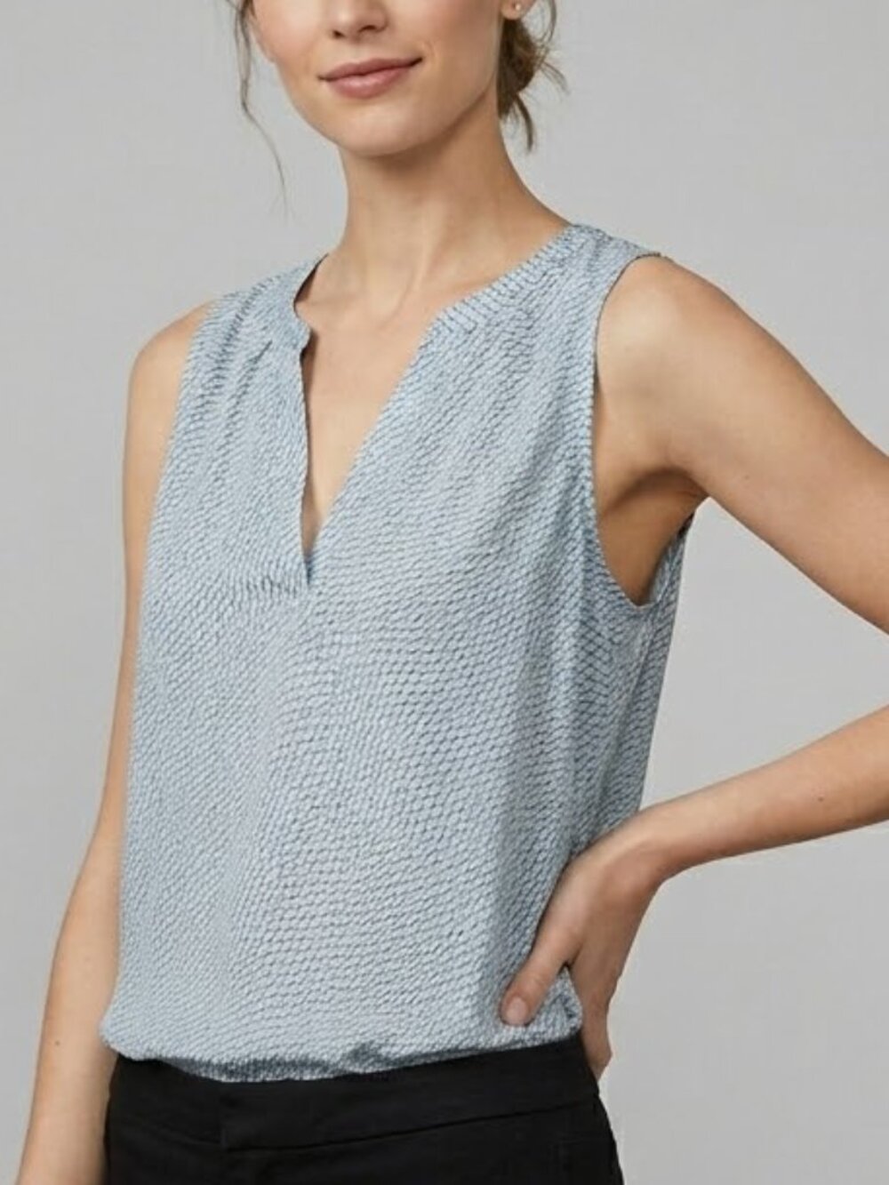 Joie 100% Silk Aruna Sleeveless Blouse Blue Abstract Pattern V-Neck Size Medium